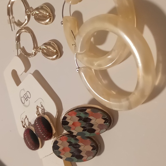 4 pair of assorted earrings all like new - Picture 7 of 10